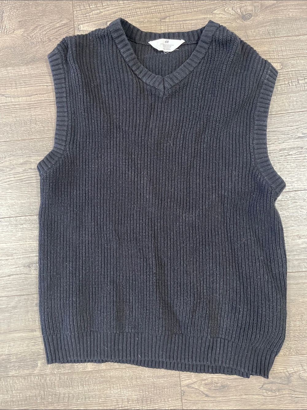 H&M Men's Dark Gray Ribbed V-Neck Sweater Vest